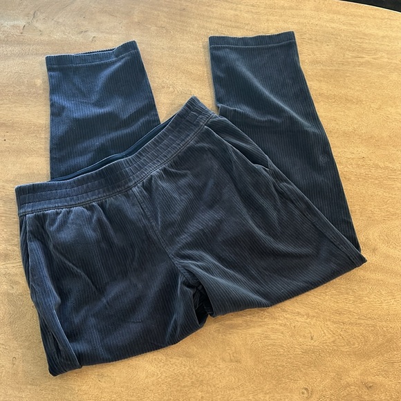 Lululemon Scuba Mid Rise Wide Leg Pant 7/8 Velvet Cord 8 True Navy - Picture 4 of 10